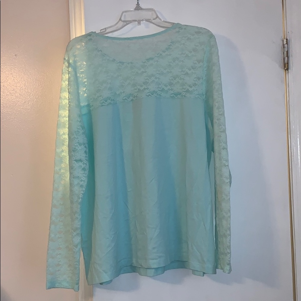 blouse - Picture 3 of 5